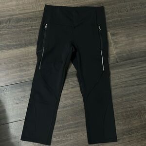 Lululemon Cropped Leggings-Black-Mesh Panels on Legs-Zippered Pockets-Size 8